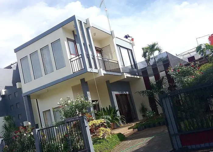 Sudji'S House